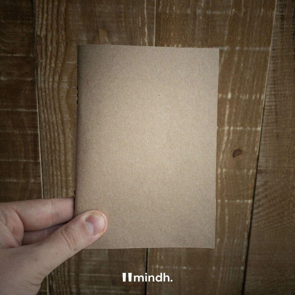 El yapımı kraft defter, sade tasarımıyla notlarınızı düzenlemek için mükemmel.