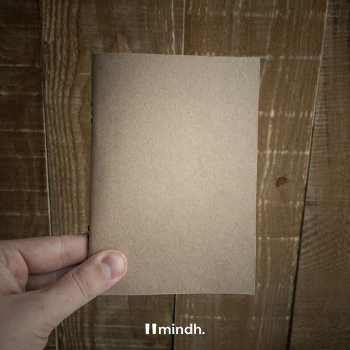 El yapımı kraft defter, sade tasarımıyla notlarınızı düzenlemek için mükemmel.